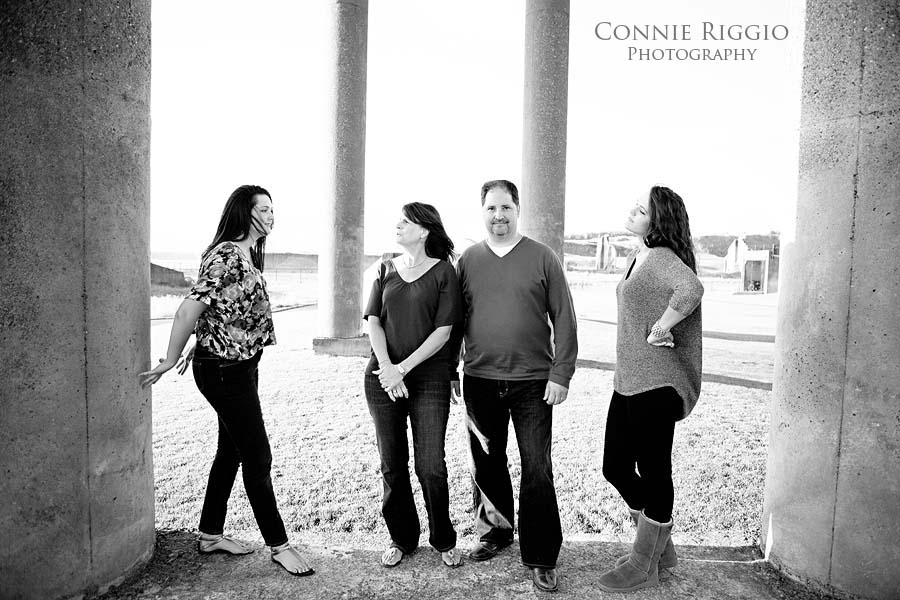 Fam on Pillars BW Tacoma Family Photographer