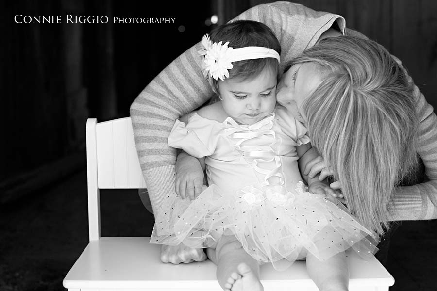Mommy giving kisses Tacoma Orting Family Photographer